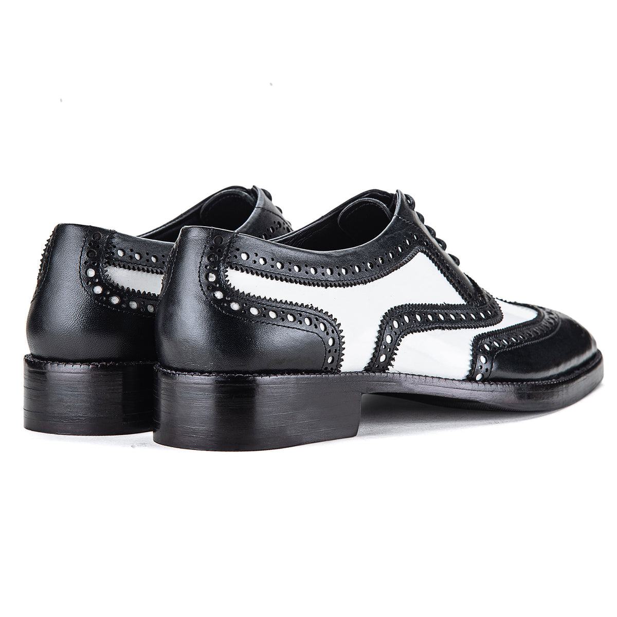 Spectator Wingtip Oxford - Black & White
