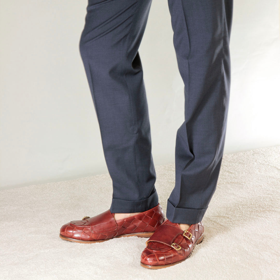Men's moccasin in woven leather with double buckle in red