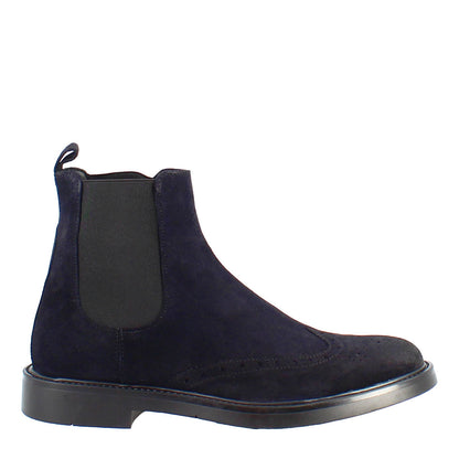 Chelsea boot in blue suede with rubber sole